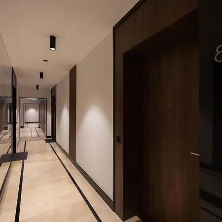 Luxury Mennica By Renters Prestige